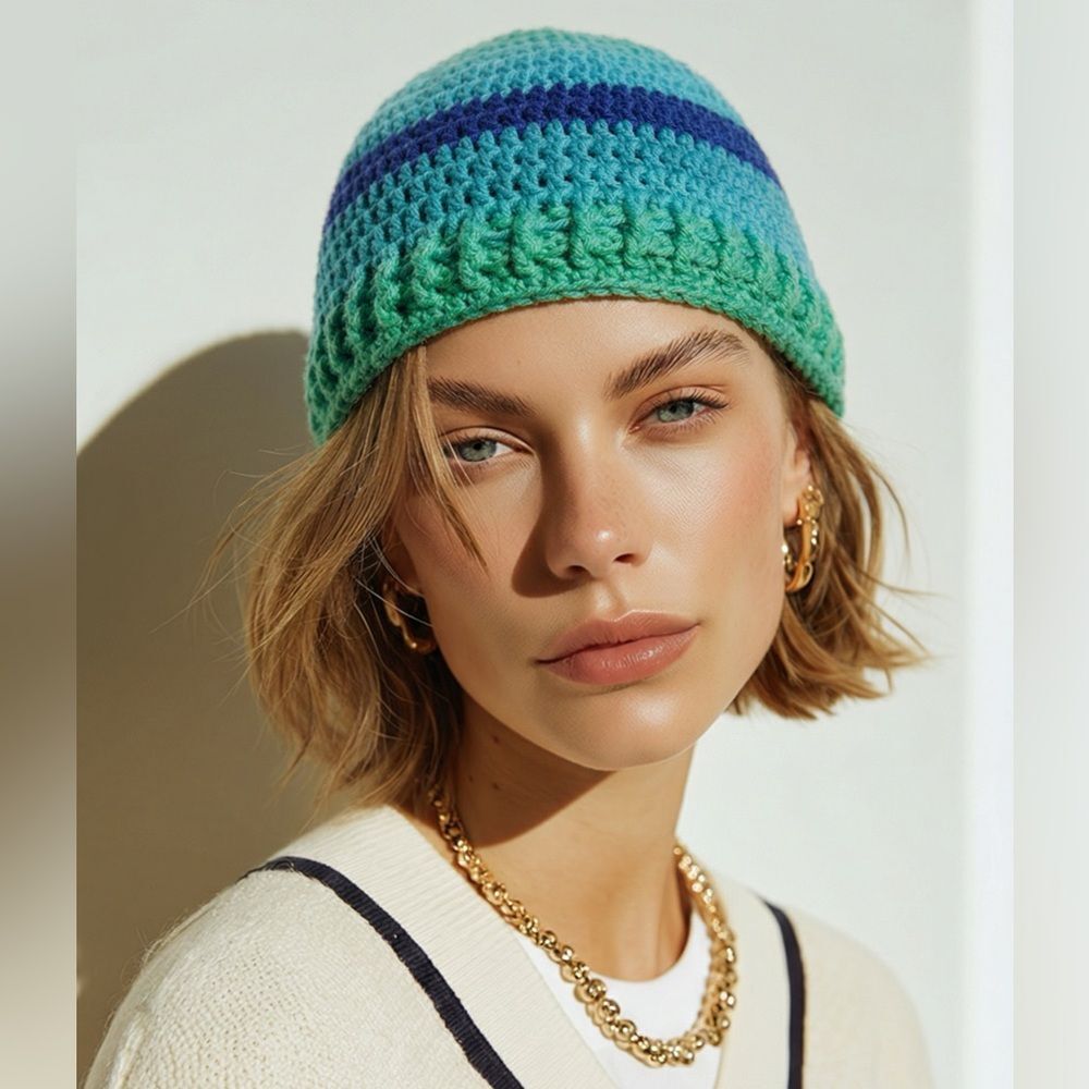 NWOT Unbranded Unisex Hand Made Crochet Beanie Ombré Blue & Green